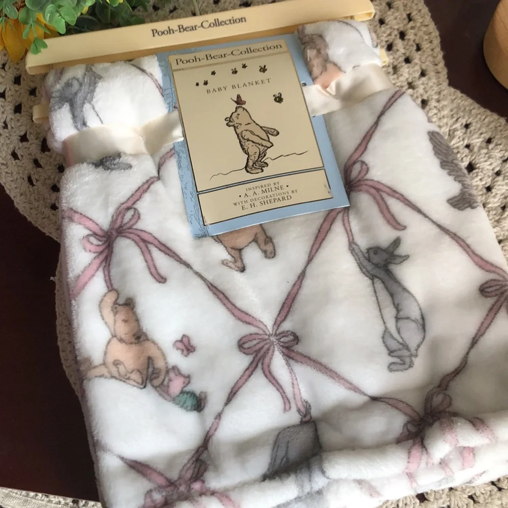 Pooh-Bear Collection Baby Blanket - White with Pink Bows